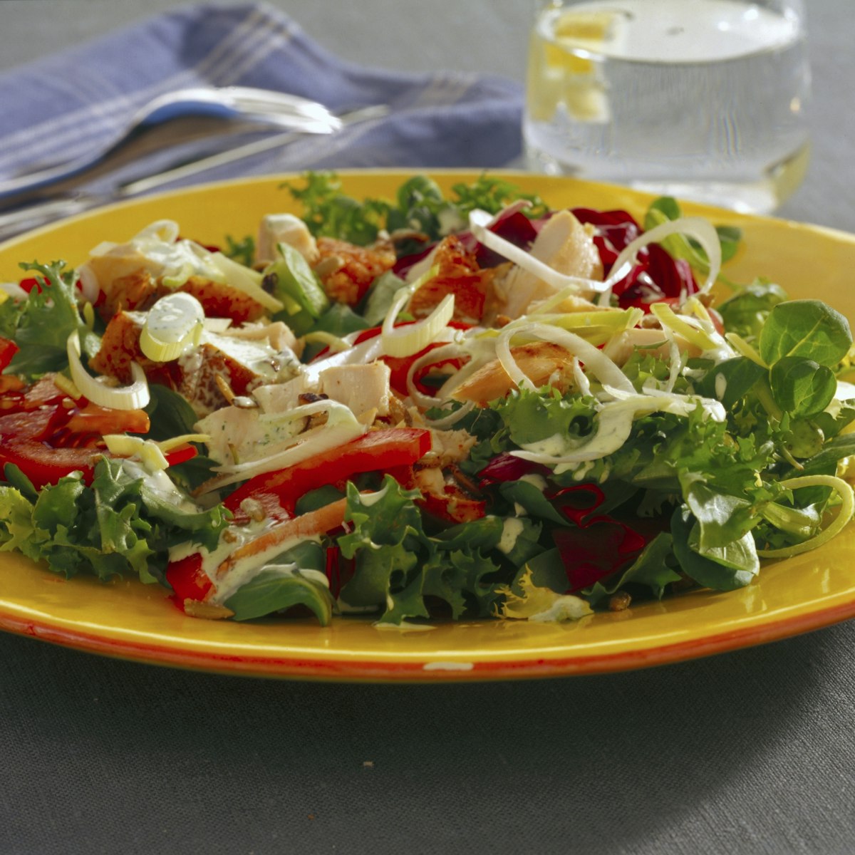 Kycklingsallad med vitlöksdressing